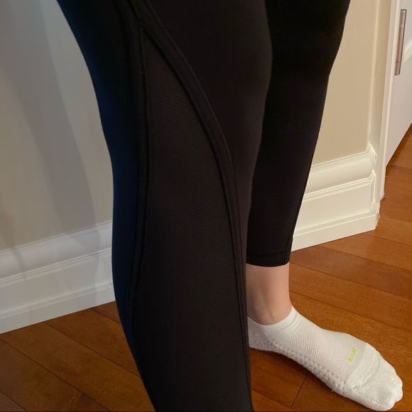 ✨ Lululemon 7/8 Tight with Mesh Leg Size 4 - Picture 5 of 12